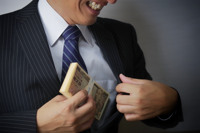 闇金業者は懐にお金を入れる。岡山市の闇金被害の相談は弁護士や司法書士に無料でできます