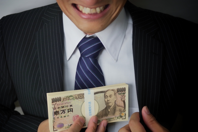 ヤミ金業者は金をせしめてほくそ笑む。宮崎市の弁護士や司法書士への無料相談に一歩踏み出す